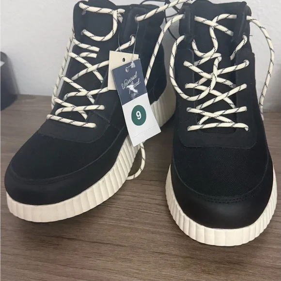 Universal Thread Black and White Sneakers - Picture 2 of 6